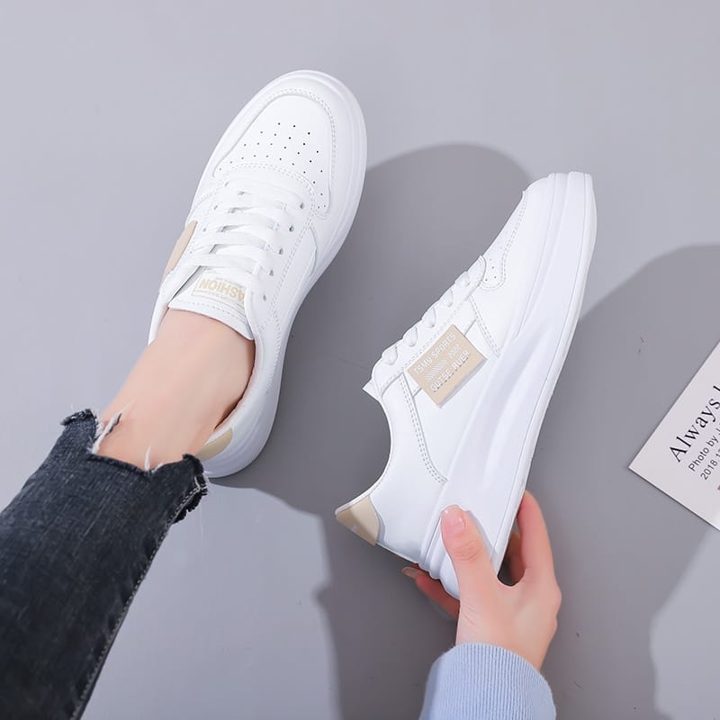 TERBARU SEPATU SNEAKERS WANITA SOVELLEA AMC 57