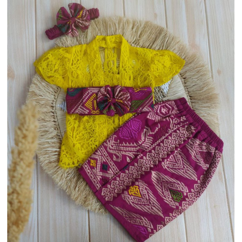 set kebaya bayi 3 -6 bulan