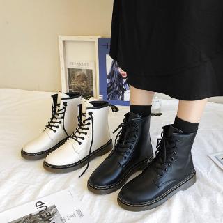  Sepatu Boots Martin  Wanita Model Lace up Flat Warna Hitam 