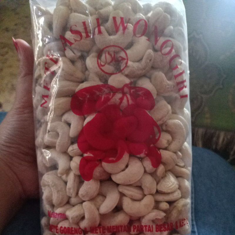 

Kacang Mente utuh Super