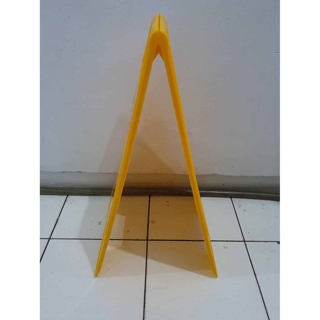 Rambu Plang caution WET FLOOR awas lantai licin basah kokoh tulisan besar perlengkapan pel ngepel