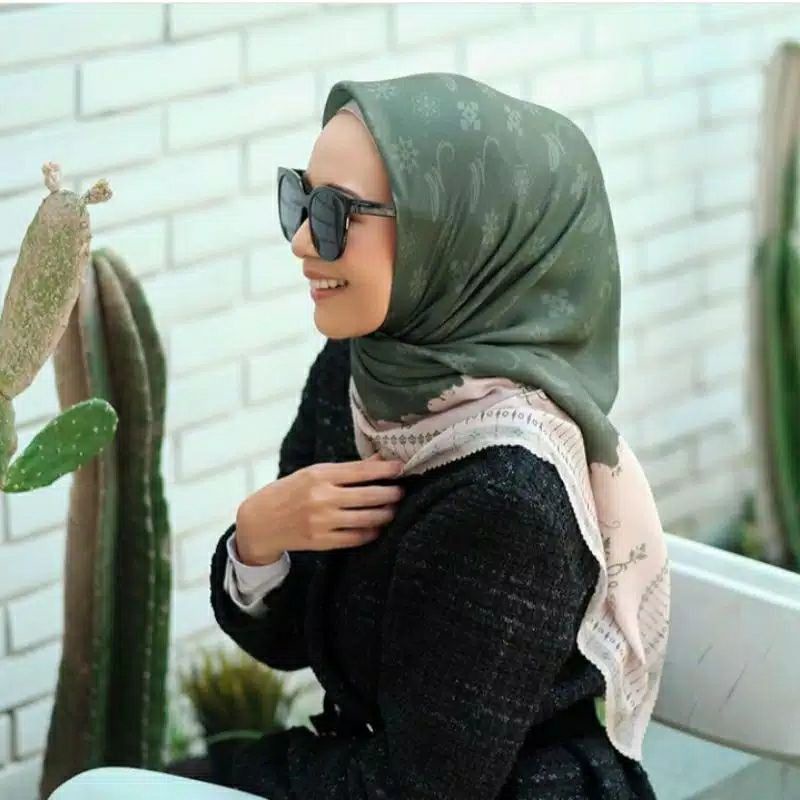 hijab segiempat motif anggrek warna hijau krudung voal denay