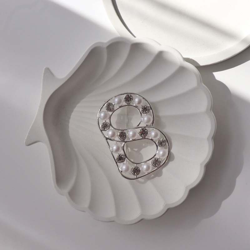 Brooch / bros cantik / bros jilbab / bros murah / bros murmer / bros love / bros geometri / Bros Mewah Bros Elegan Bros Hijab Bros Kebaya Bros Dada bros Tuspin Bros Pin Btrooch Korean Style Brooch AKsesories Jilbab Accessories BRS-B02 Bros Daily BZO-BUTT0N-SILVER-ZPZPZP