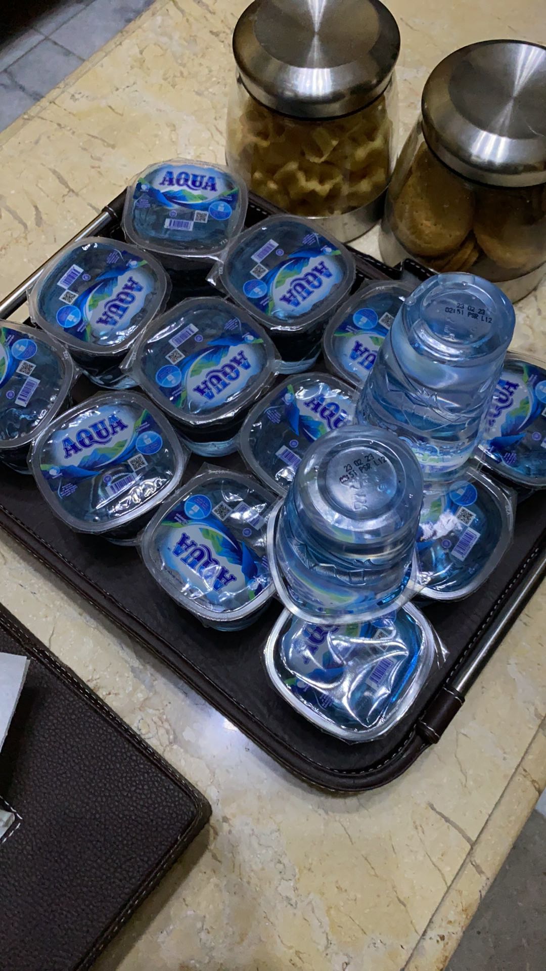 Tatakan / Tempat Aqua Air Mineral Vinyl Coklat  - 12 Lubang Oval - Free Gunting Kuku