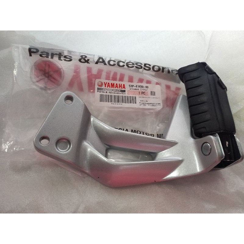 Footstep & dudukan footstep belakang KIRI original Yamaha untuk motor Jupiterz. 5tp-f7430-00