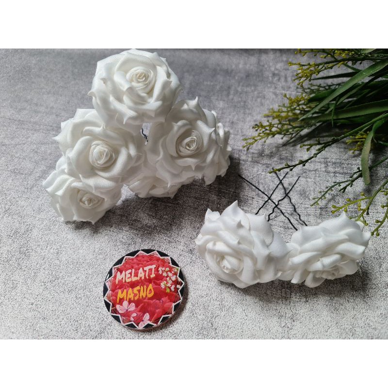 TUSUK SANGGUL MAWAR PUTIH BAHAN SATIN