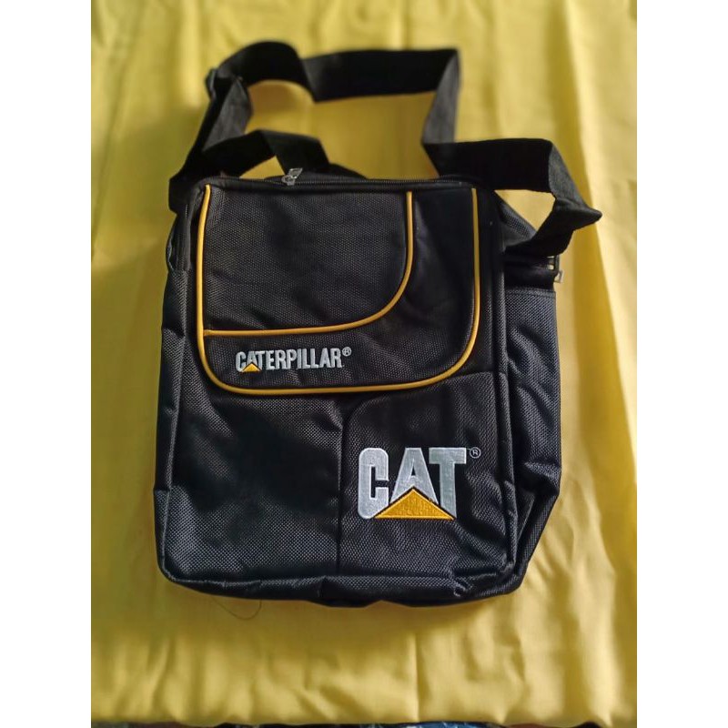 tas selempang caterpillar
