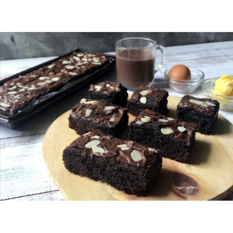 

Brownies Coklat Kacang Almond