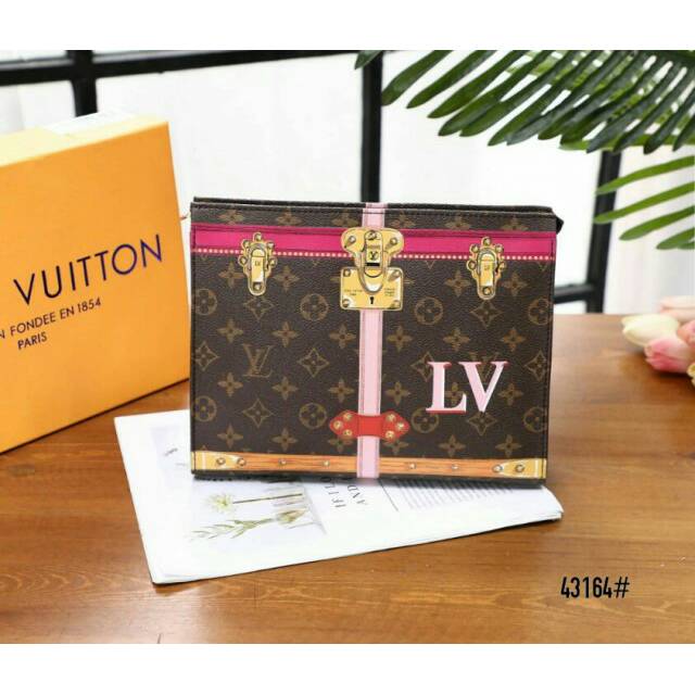 LOUIS VUITTON POCHETTE VOYAGE HANDBAG