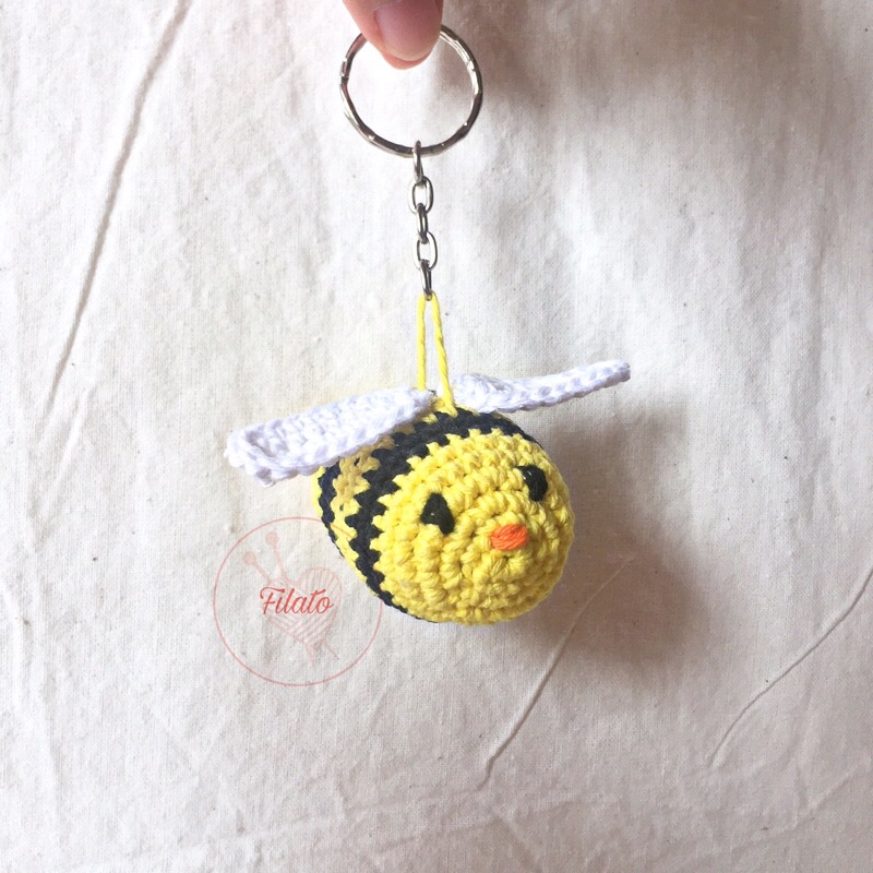 bee amigurumi keychain