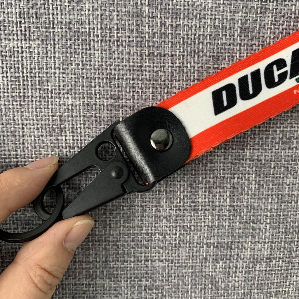 Ducati Stiker Reflektif 3D Anti Air / Gores Bahan Kulit / Nilon Untuk Aksesoris Helm Motor