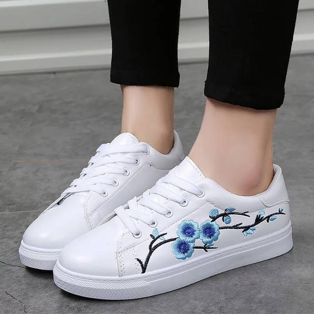 Inas Sepatu Sneaker Wanita