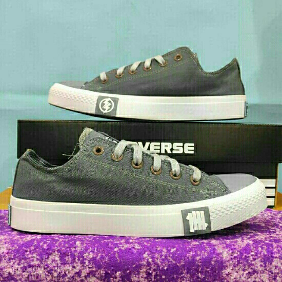 Sepatu pria dan wanita sneakers converse flash Terbaru