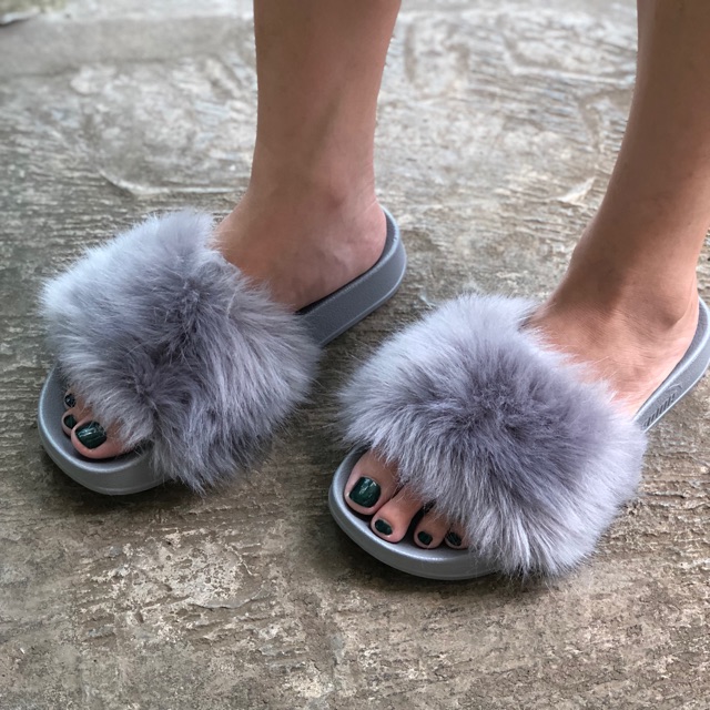 Sendal bulu by Fenty Puma