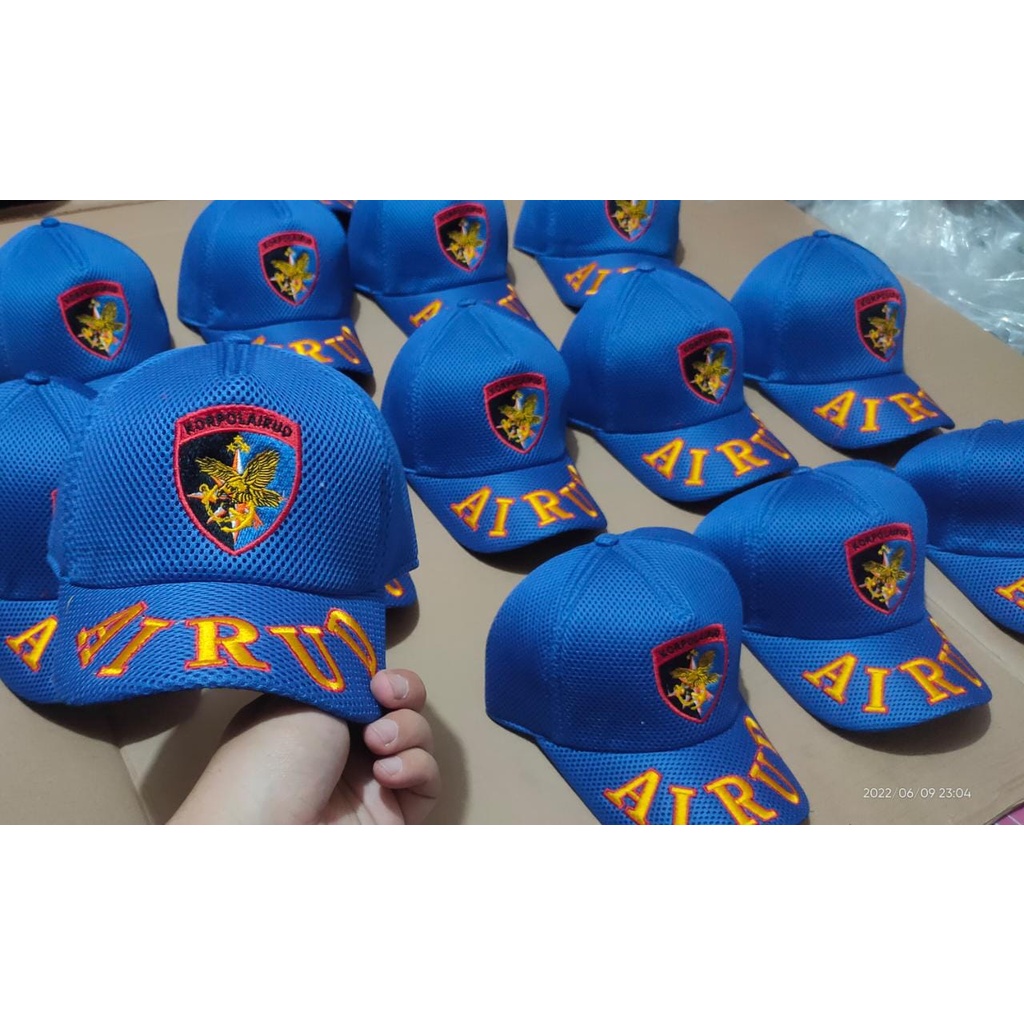 Topi biru airud