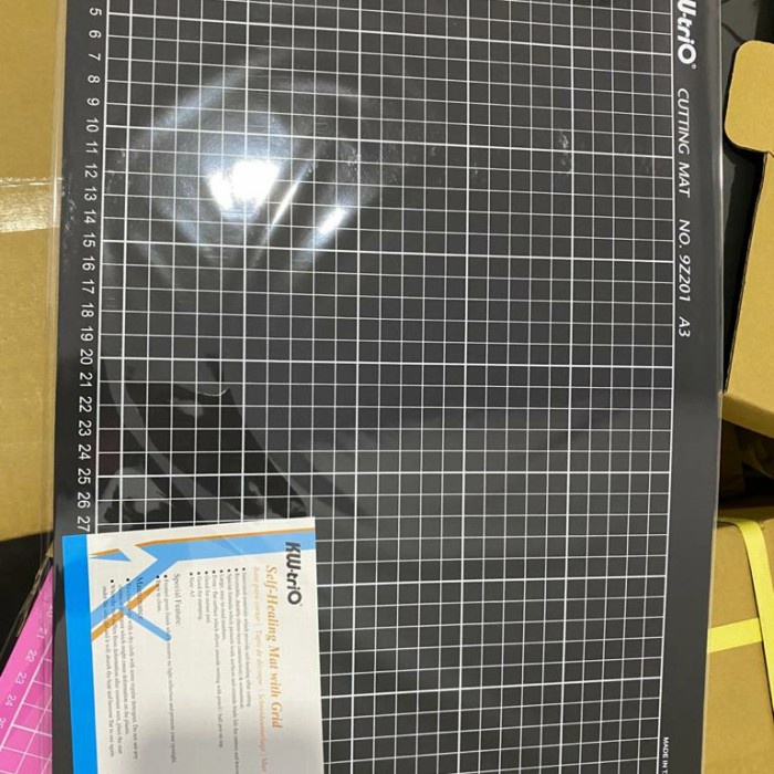 

kertas-pemotong- cutting mat size a3, double sided self healing a1.merek taiwan kw-trio - hitam, 1