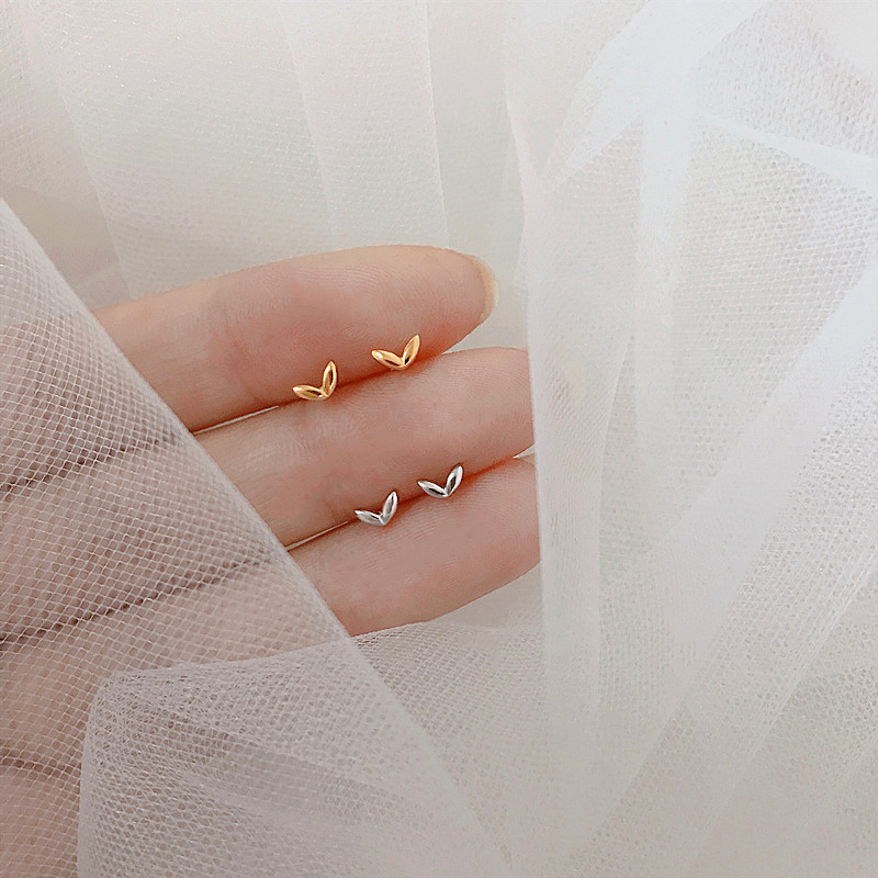 Anting Stud Desain Hati Daun Tauge Gaya Simple Untuk Wanita