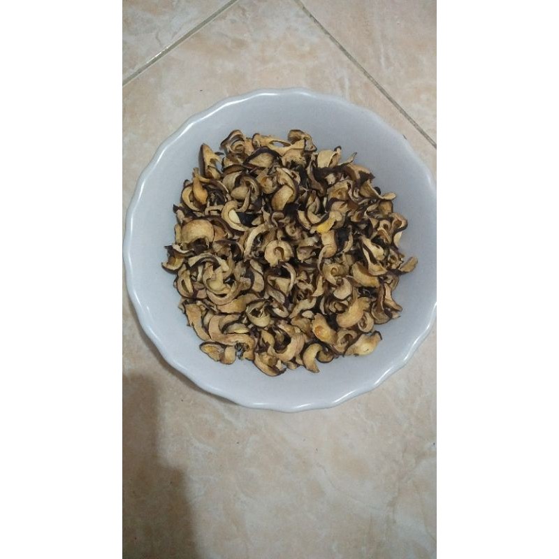

Buah mahkota dewa kering