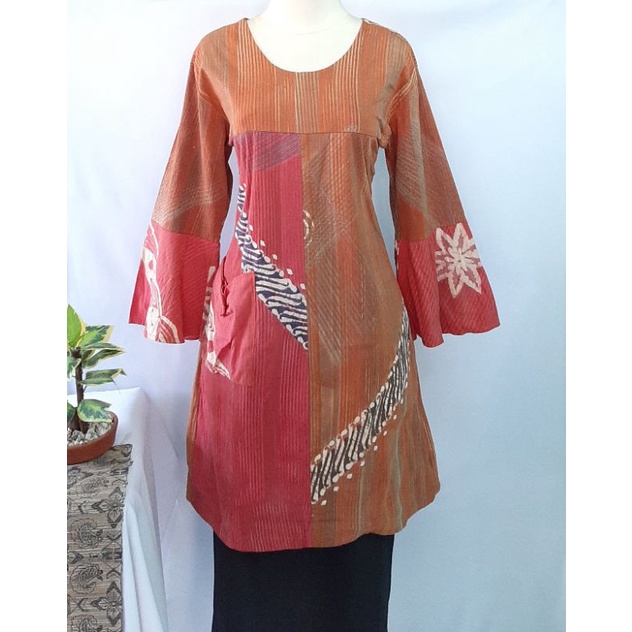 Blouse Motif Lurik Kombinasi Batik | Atasan Wanita Blouse Motif Lurik dan Batik Lengan Lonceng