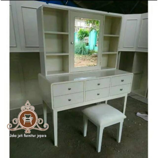 Meja rias minimalis,meja rias retro