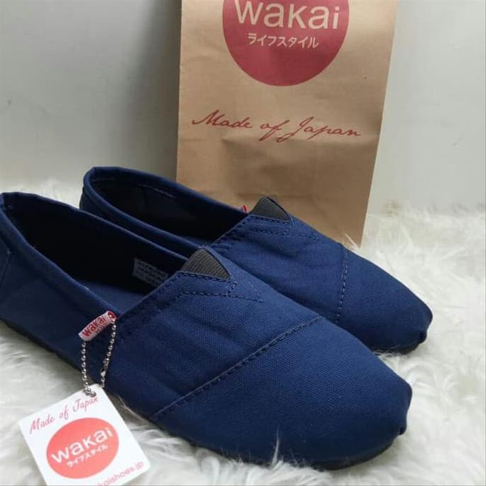 sepatu wakai slip on navy unisex size 36-43