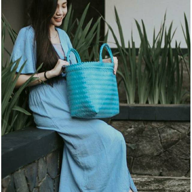 Tas Rajut Plastik Anyam Tebal Mewah Modis Awet cantik ringkes tas aurel artis