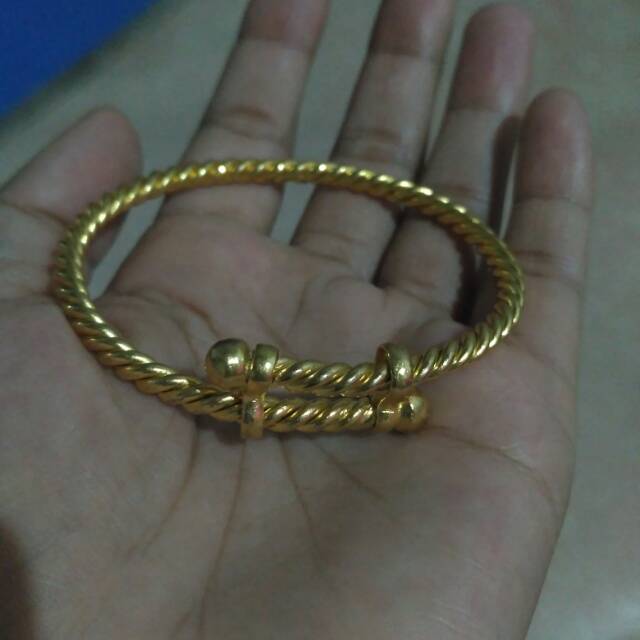 Gelang lilit replika mas 24 k,persis seperti mas asli,kilat,mewah ,awet,bisa disepuh