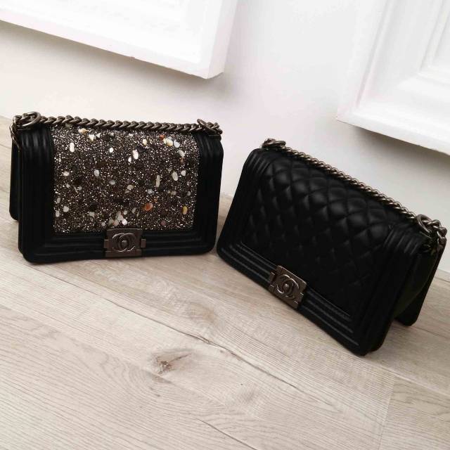 CHANEL Boy Lambskin Medium Flap bag MD8001AA