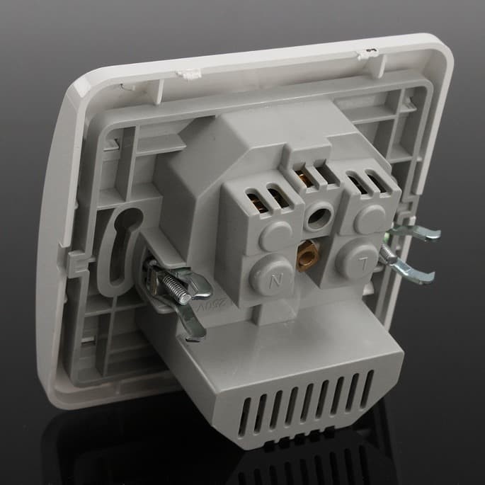 Stop Kontak Dinding EU Plug dengan 2 USB Port - SCN2