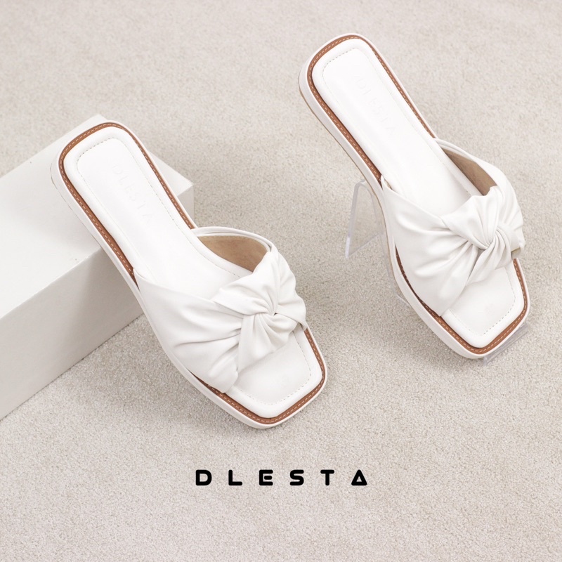 Dlesta Elegan Kasual Kekinian | Sandal Flat Wanita Harian &amp; Jalan-jalan | Empuk, Ringan, Anti Selip &amp; Garansi 30 Hari