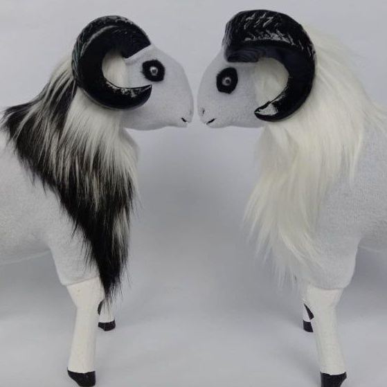 Diskon Terbaru 2pcs Miniatur Domba Adu Garut /Boneka Domba Jantan