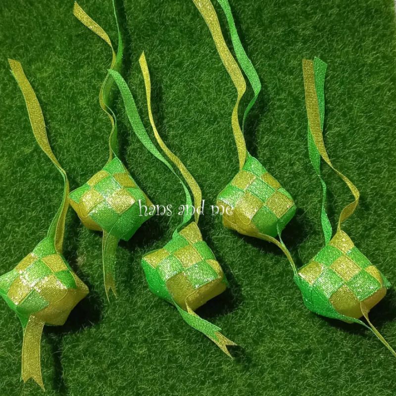 

Ketupat Hias Pita Metalik 5cm