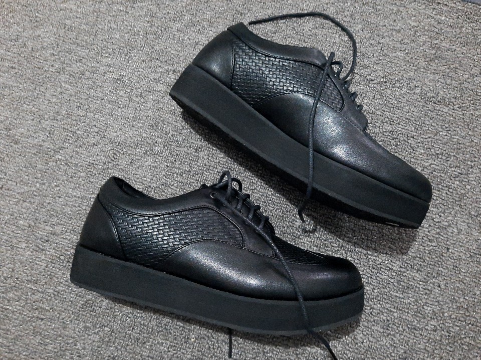 Elmwood Platform Black