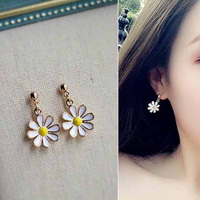 Korea Fashion Little Daisy Earrings Alloy Flower Stud Earrings Manis Wanita Perhiasan Aksesoris