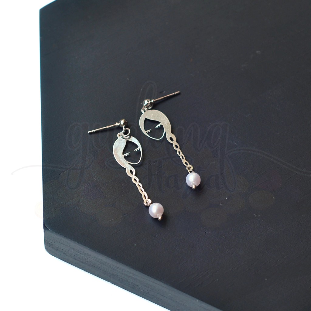 Anting Stud Silver Braid Girl With Pearl Panjang Lucu Unik GH 203485