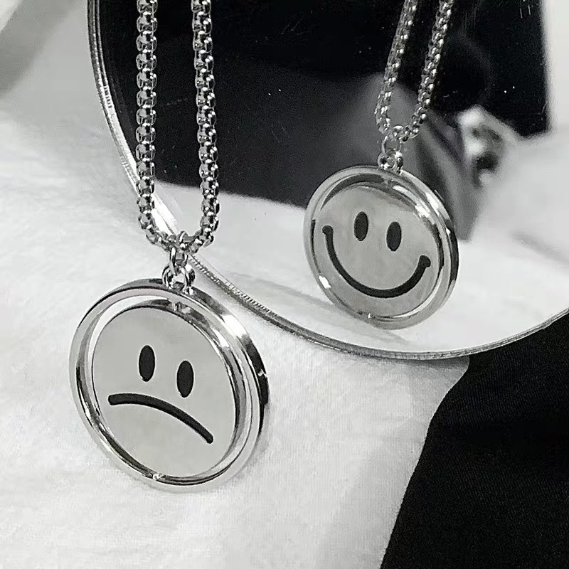 Kalung Rantai Liontin Emoji Bahan Titanium Steel Gaya Hipster Untuk Wanita