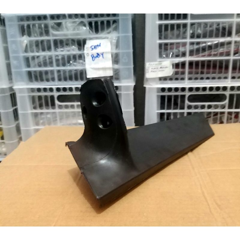 kaki lengan spion innova kanan R dudukan spion innova 2004-2016