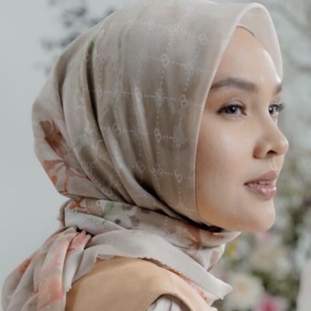 [LAST STOCK] Xanadu Series in Abalone by Buttonscarves x Ria Miranda - Hijab/Jilbab Segi Empat Limit