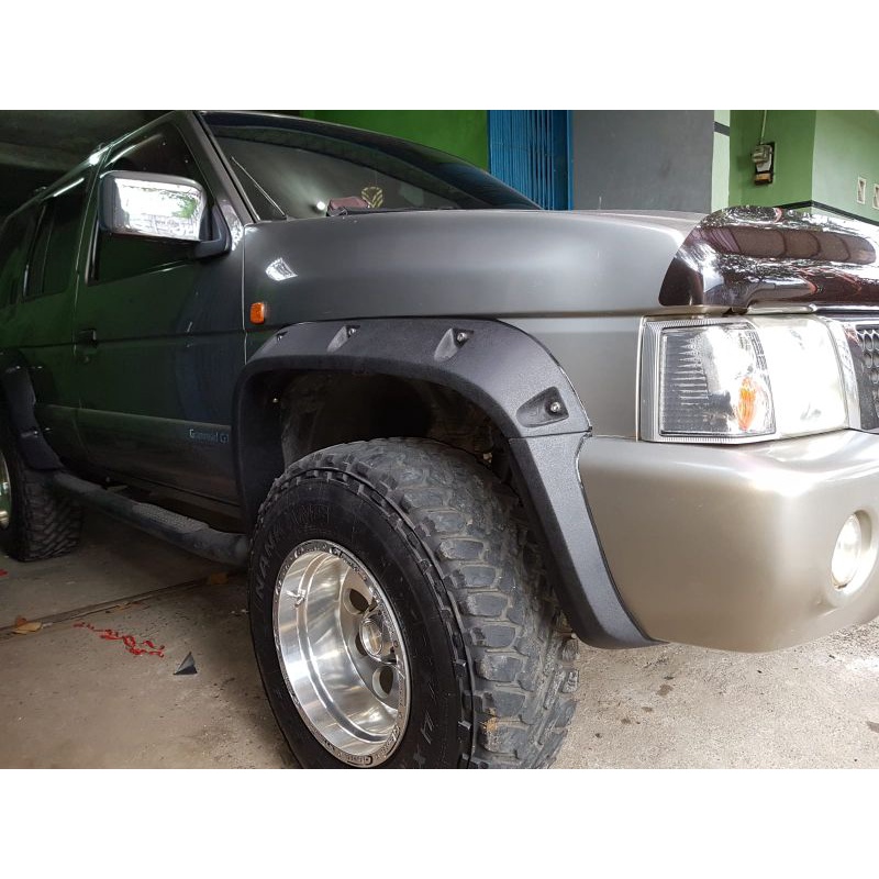 Over Fender Nissan Terrano