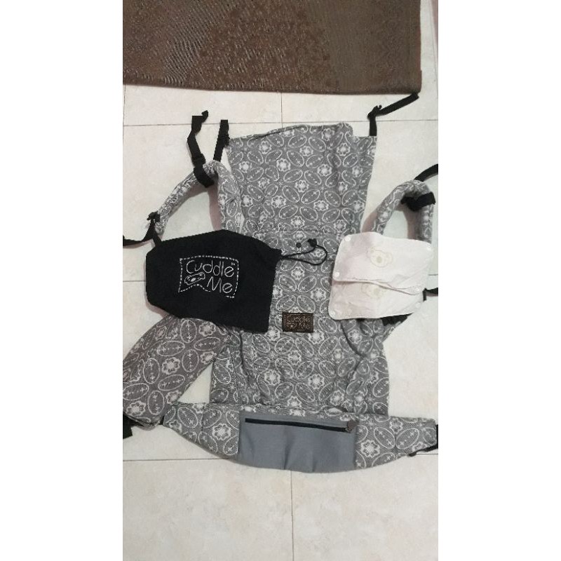 Preloved WCSSC Ultimo Cuddle Me - kawung monochrome