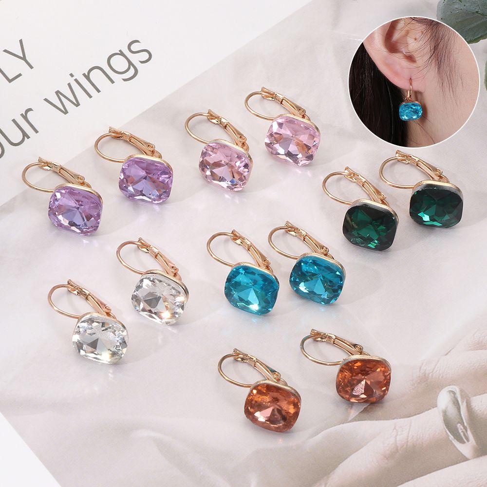 Lily Anting Wanita Kepribadian Kristal Persegi