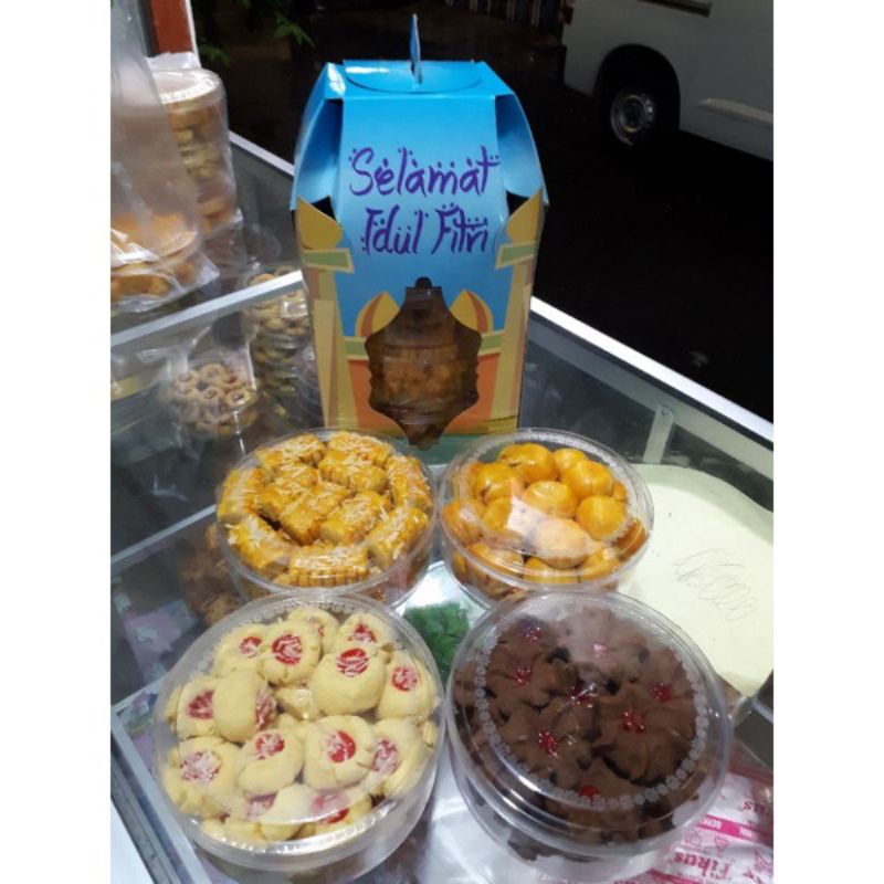 

Paket Kue kering lebaran ||hampers ||kuelebaran||cemillannusantara||grosirkuekering||bestseller