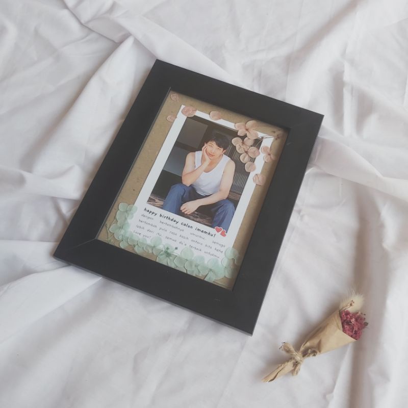 

Secretly Lively Photo Frame