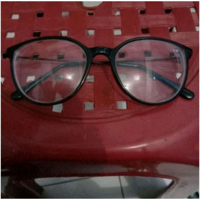 Kacamata Silinder Minus