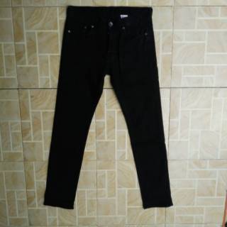  Celana  Denim  Jeans  Hitam DENIM  By H M  Size  32 Button Fly 