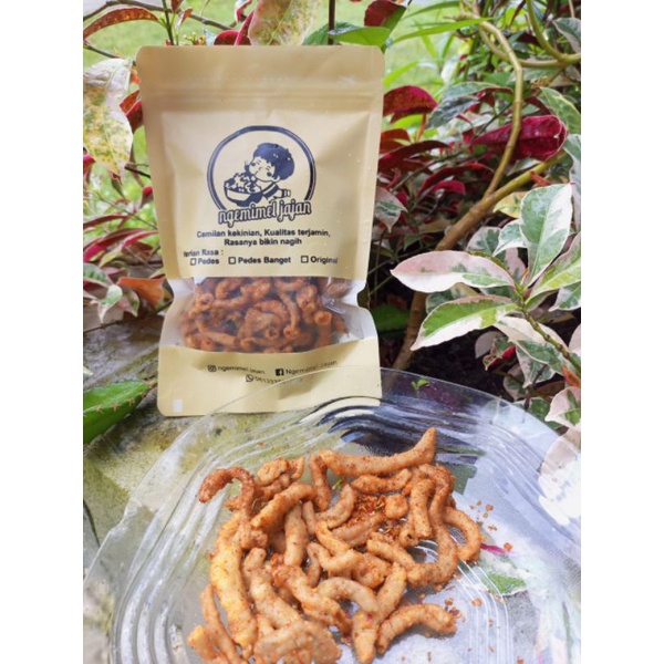 

usus crispy//cemilan usus//cemilan enak//jajan //jajan pedas//usus pedas//usus daun jeruk// usus//makanan//cemilan enak