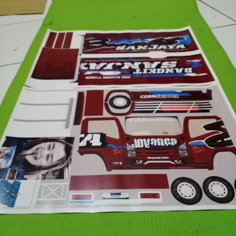 

Promo stiker miniatur truk oleng jovanca ukuran 32x48cm