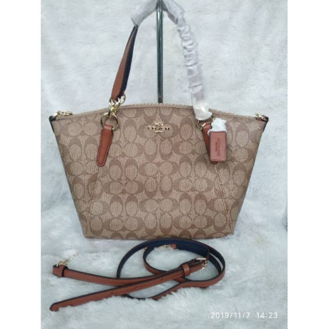 Coach Small Kelsey in signature canvas