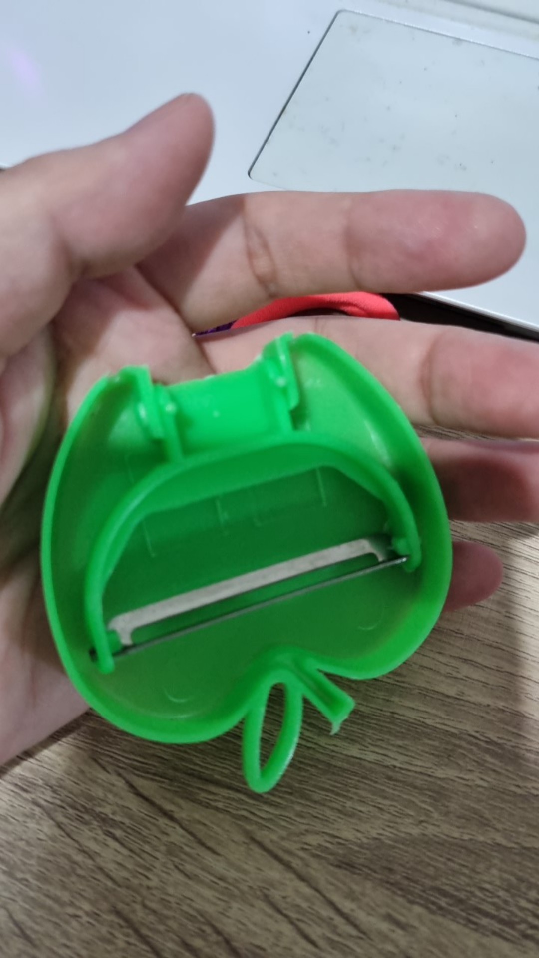 Peeler Lipat Pengupas Buah Dan Sayuran Bentuk Apel