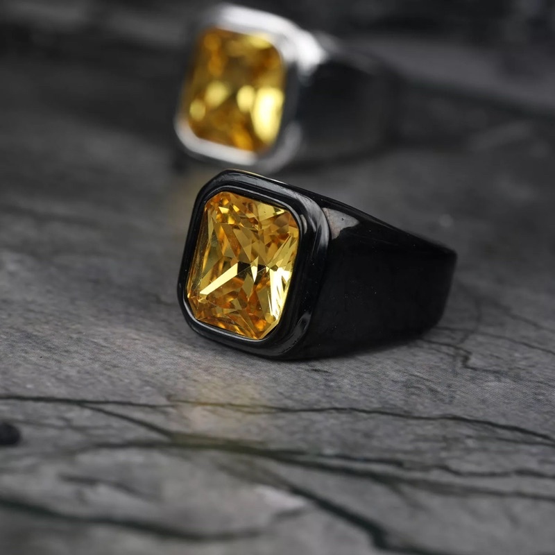 Cincin Pria Titanium Batu Akik Permata Yakut Kuning Ring Hitam Minimalis Anti Luntur dan Karat